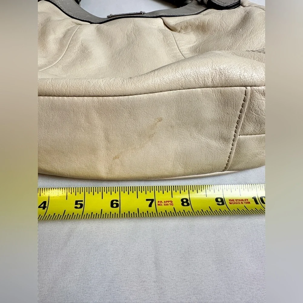 Coach Rare EUC white Lynn Hobo 3 compartment bag